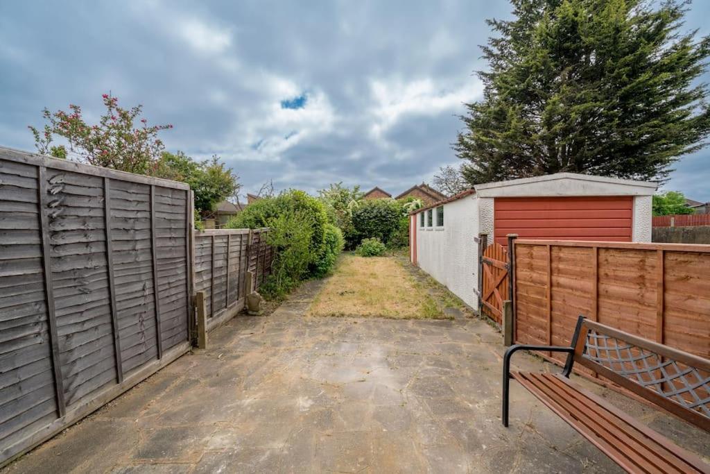 Lux 3Bed Near Wembley With Parking By Oceana Group - Sleeps 8 Apartment Harrow Exterior photo